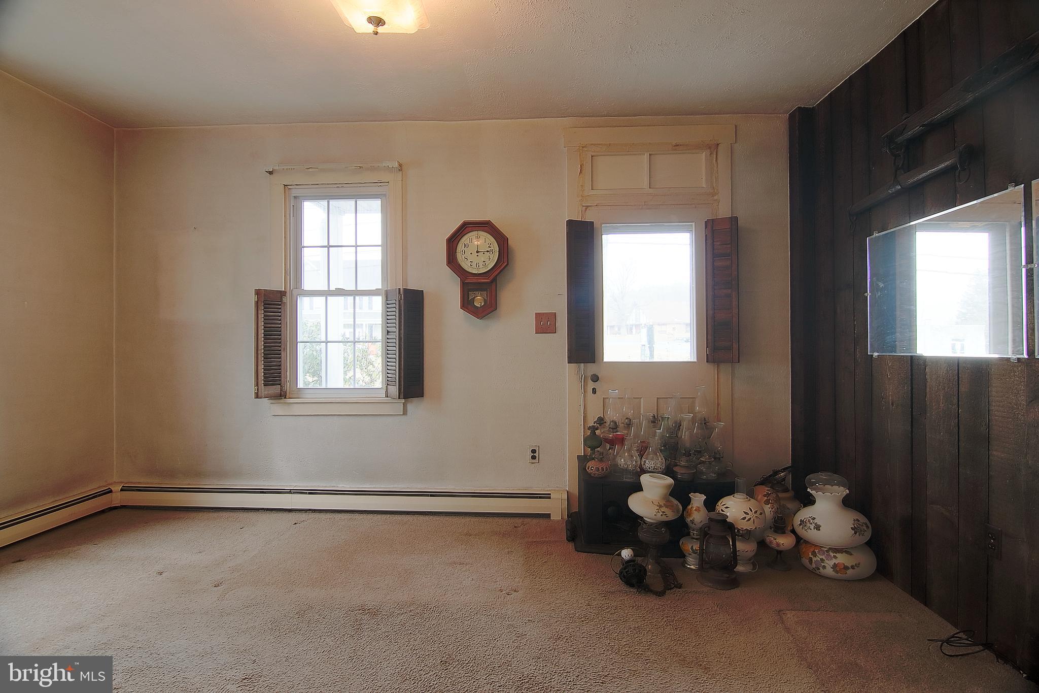 1808 Hoffmansville Road Frederick, PA 19435 - Photo 10 of 29 Living Room
