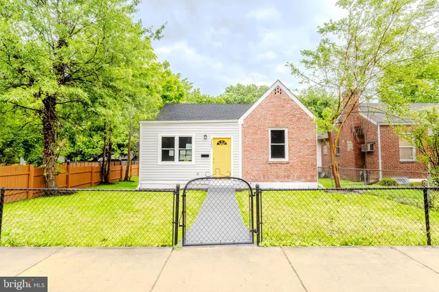 $325,000 | 4105 38th Street, Brentwood, MD 20722