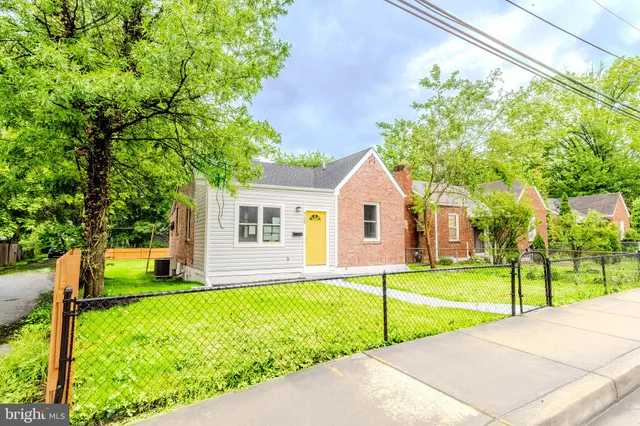 $325,000 | 4105 38th Street, Brentwood, MD 20722