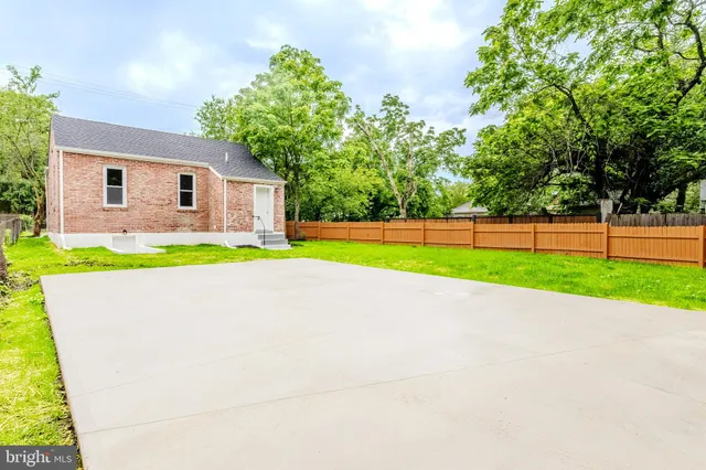 $325,000 | 4105 38th Street, Brentwood, MD 20722