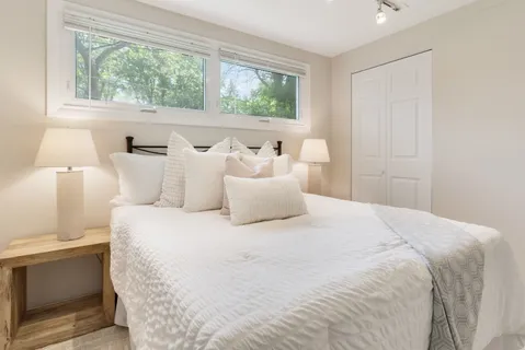 $425,000 | 810 Leamington Avenue, Wilmette, IL 60091