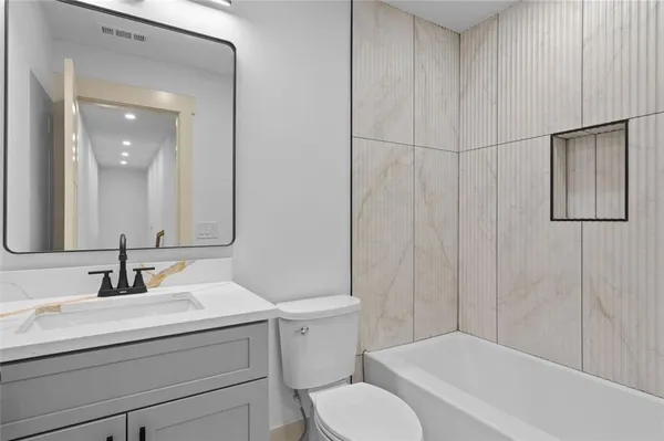 a black and white photo of a picture