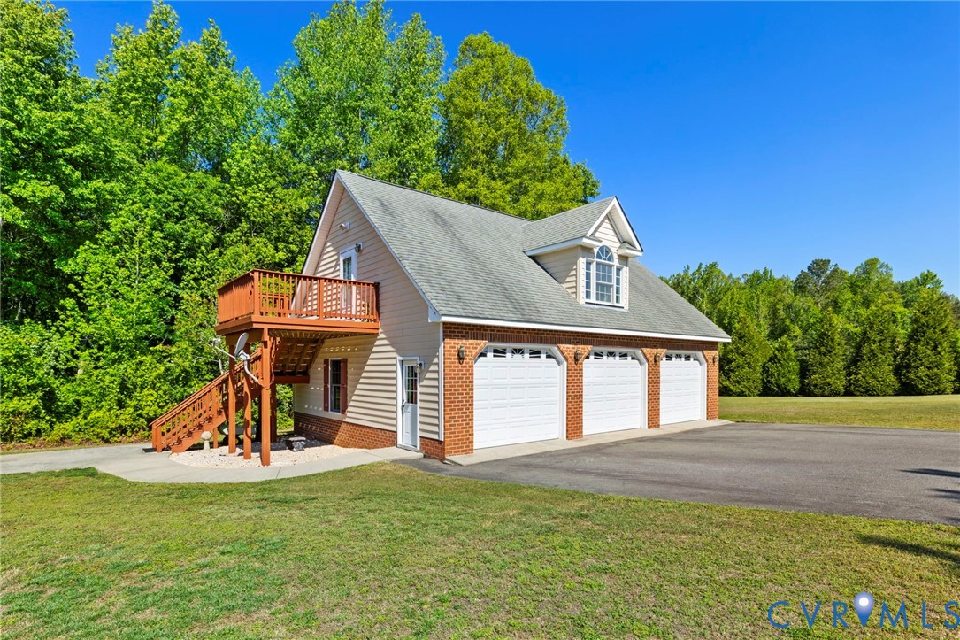 15441 Goshen Road Montpelier, VA 23192 - Photo 4 of 47 a front view of a house with a yard