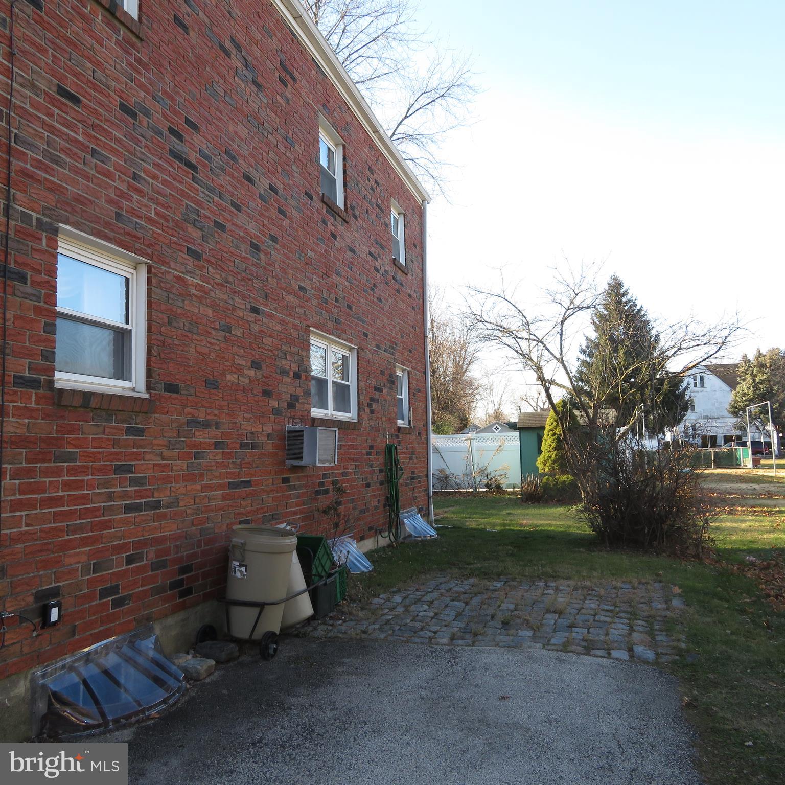 SIDE AND DRIVEWAY PARKING