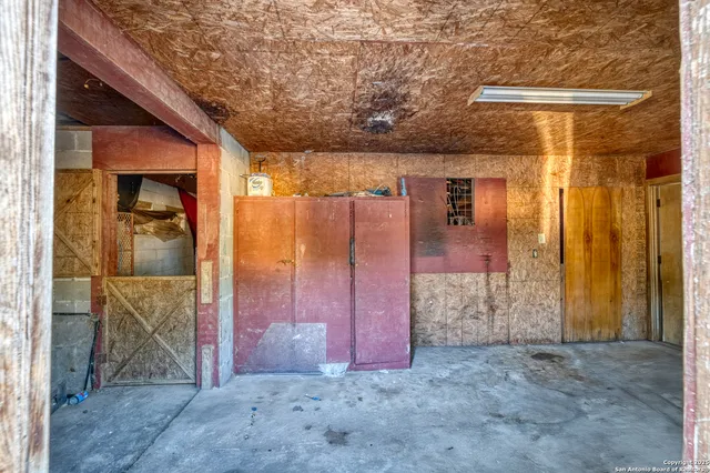 a view of entryway with a hallway