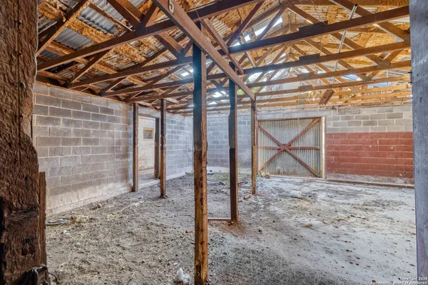 $795,000 | 3936 Farm To Market Road 1052, Uvalde, TX 78801