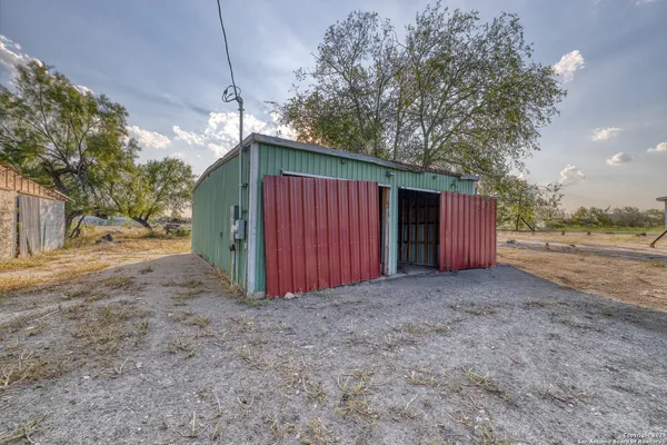 $795,000 | 3936 Farm To Market Road 1052, Uvalde, TX 78801