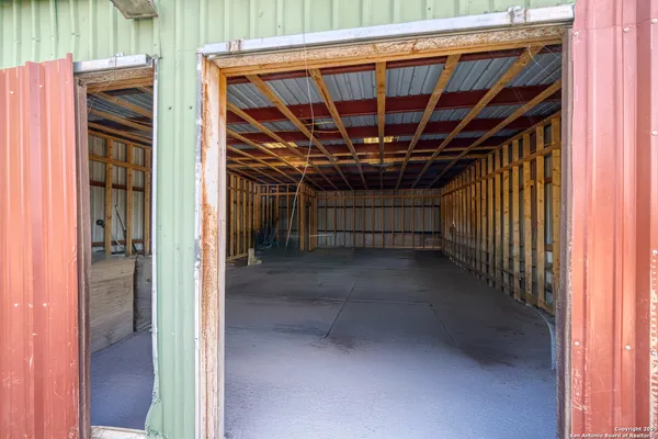 $795,000 | 3936 Farm To Market Road 1052, Uvalde, TX 78801