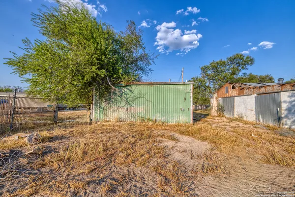 $795,000 | 3936 Farm To Market Road 1052, Uvalde, TX 78801