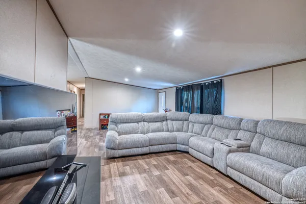 $795,000 | 3936 Farm To Market Road 1052, Uvalde, TX 78801