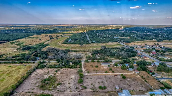 $795,000 | 3936 Farm To Market Road 1052, Uvalde, TX 78801