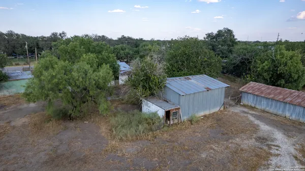 $795,000 | 3936 Farm To Market Road 1052, Uvalde, TX 78801