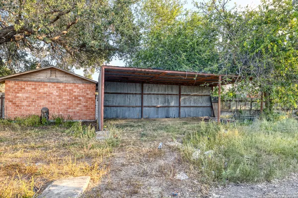 $795,000 | 3936 Farm To Market Road 1052, Uvalde, TX 78801