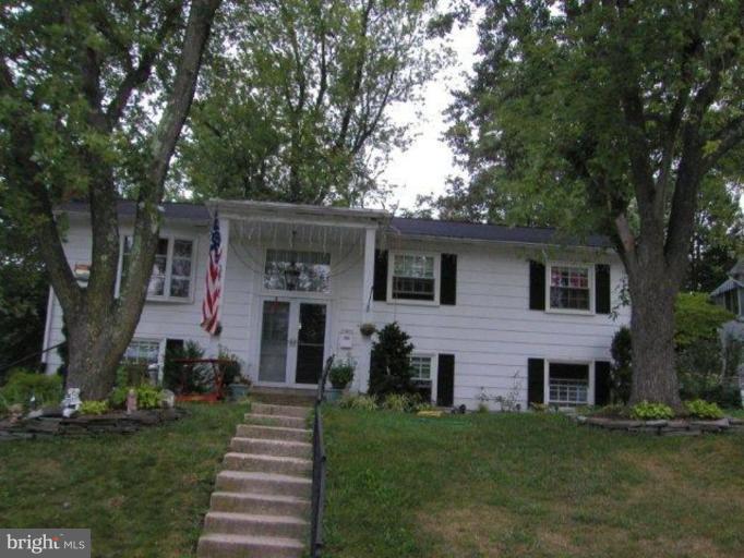 14136 Grayson Road Woodbridge, VA 22191 - Photo 1 of 5 Exterior (Main)