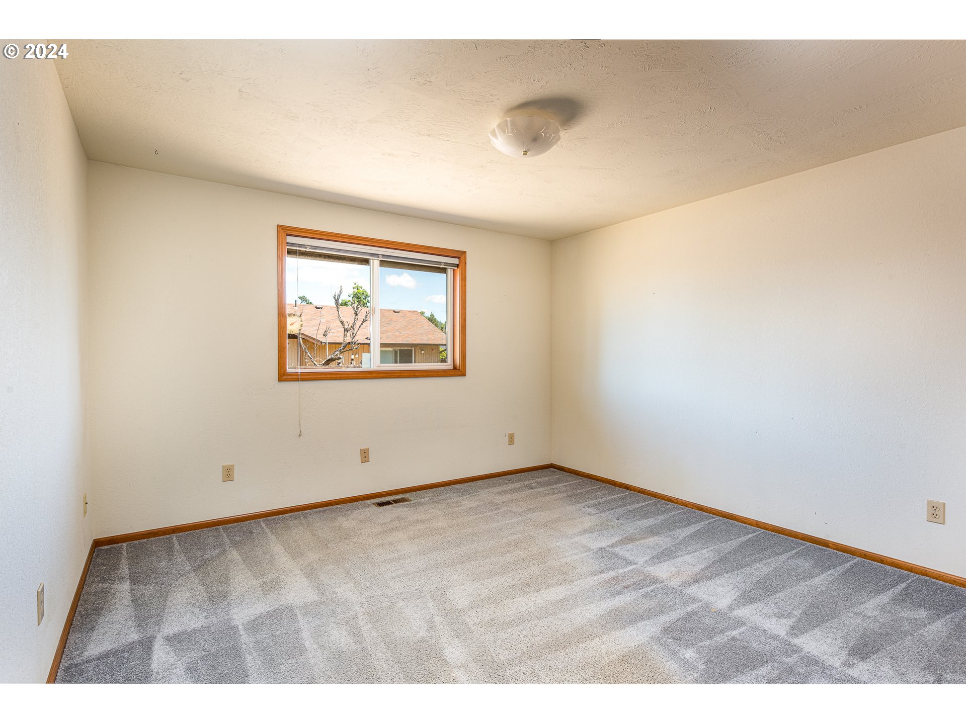 378 70th Street Springfield, OR 97478 - Photo 18 of 39 an empty room with windows