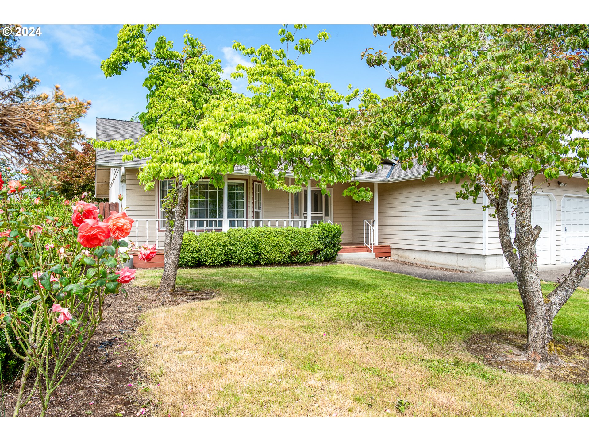 378 70th Street Springfield, OR 97478 - Photo 27 of 39 a backyard of a house with lots of green space