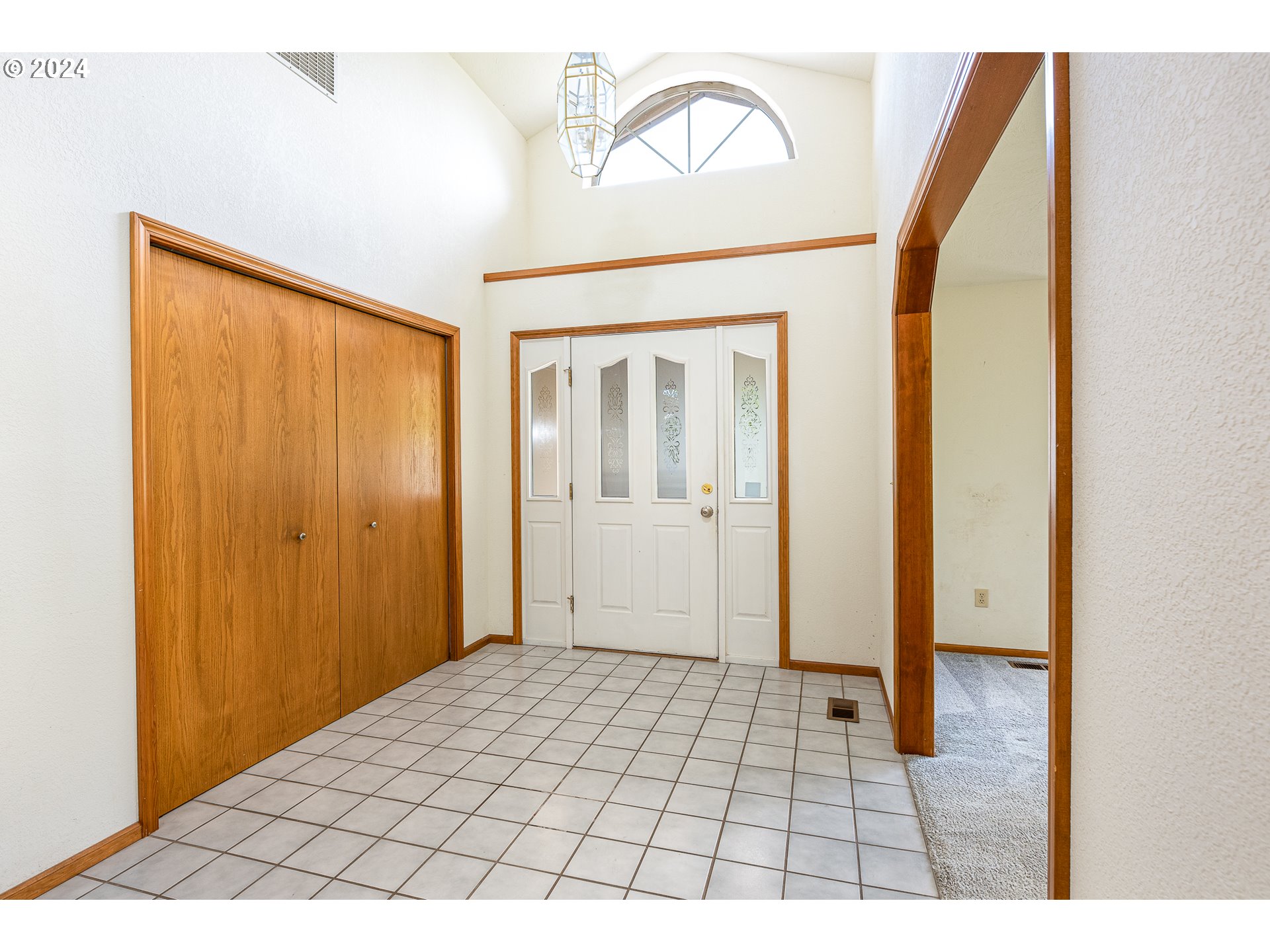 378 70th Street Springfield, OR 97478 - Photo 3 of 39 a view of an entryway