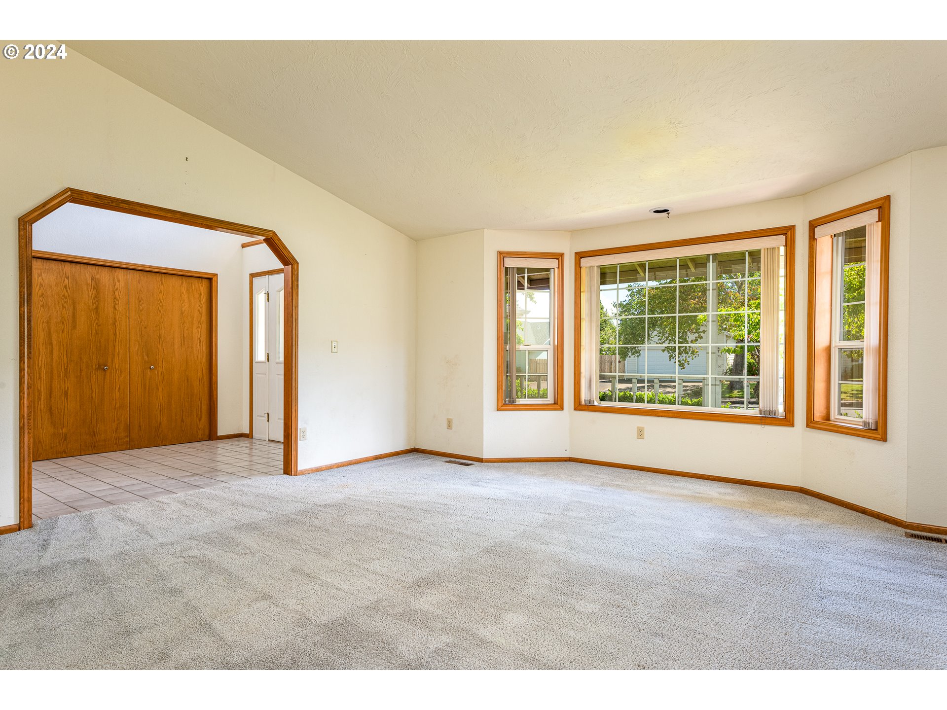 378 70th Street Springfield, OR 97478 - Photo 5 of 39 an empty room with windows and closet