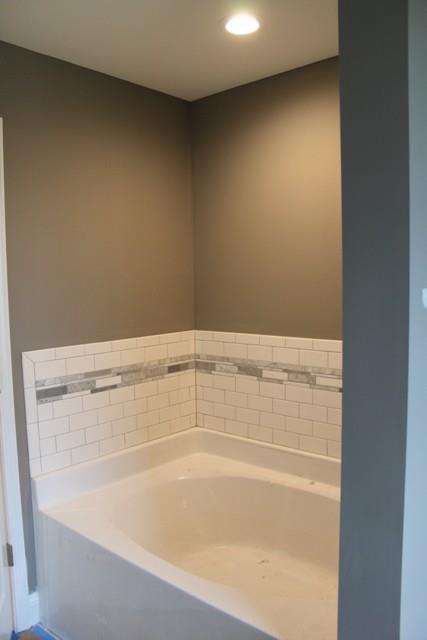 5548 Flewellyn Road Springfield, TN 37172 - Photo 12 of 16 a bathroom with a bathtub
