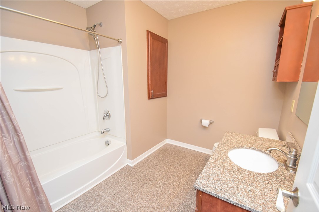 4264 Palmyra Road Southwest Warren, OH 44481 - Photo 25 of 35