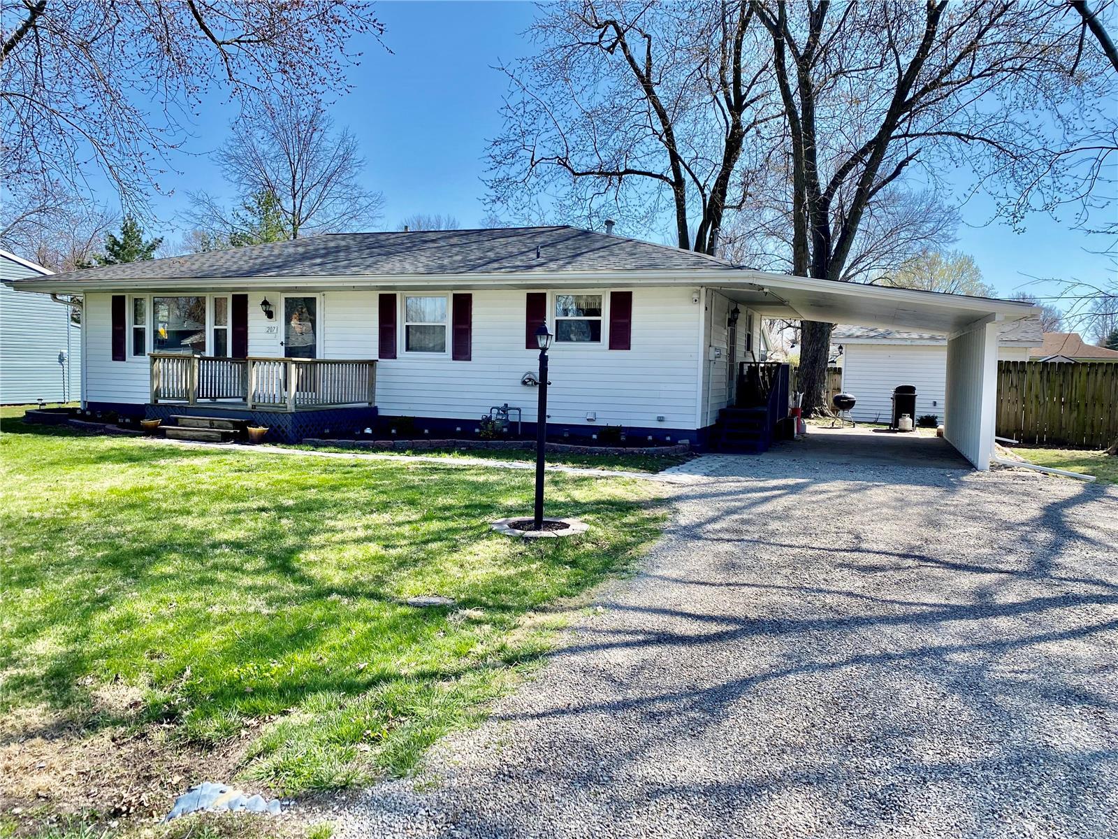 207 Edwin Street Brighton, IL 62012 - Photo 1 of 31 Gallery Image 1