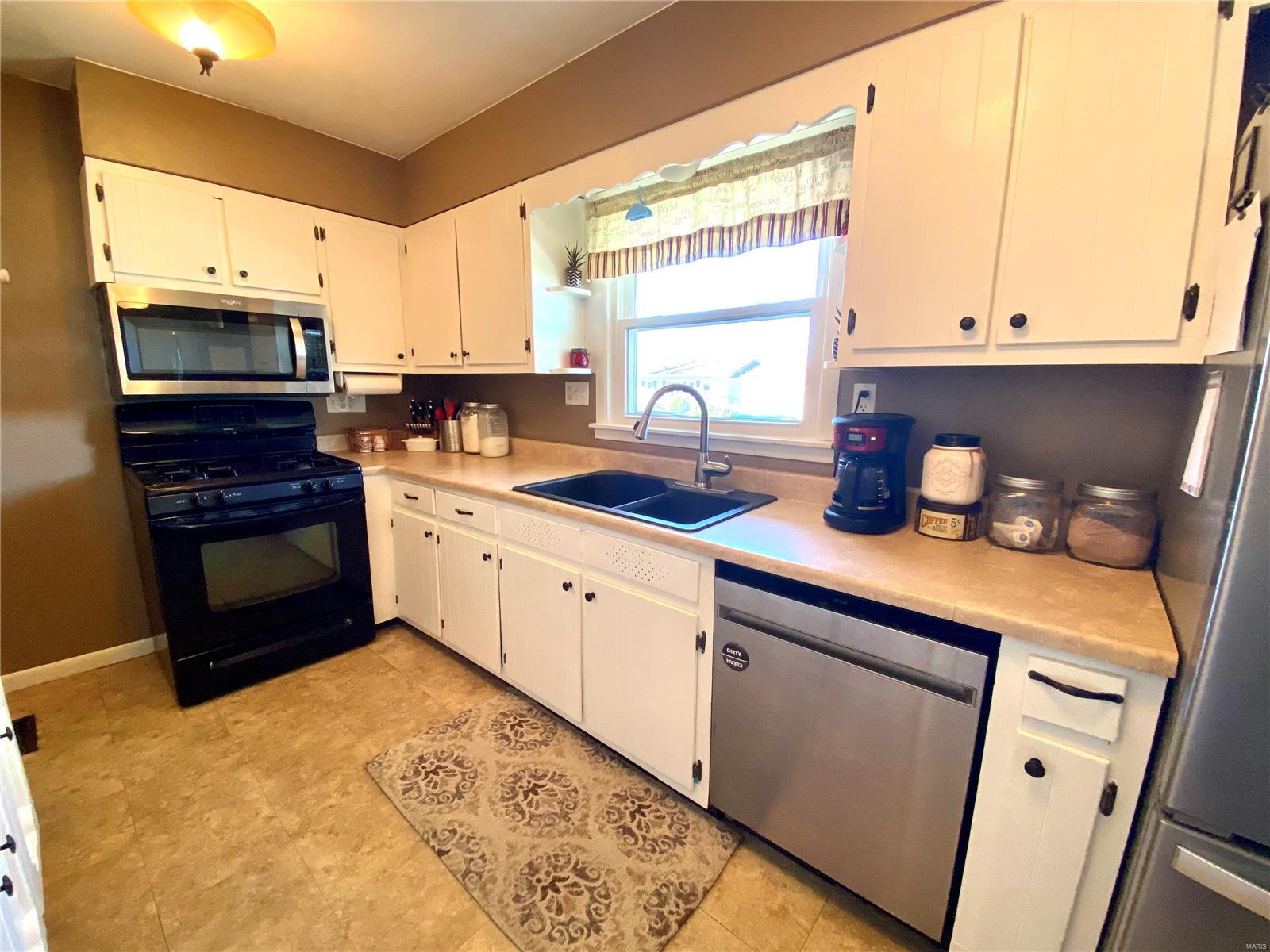 207 Edwin Street Brighton, IL 62012 - Photo 11 of 31 Gallery Image 11