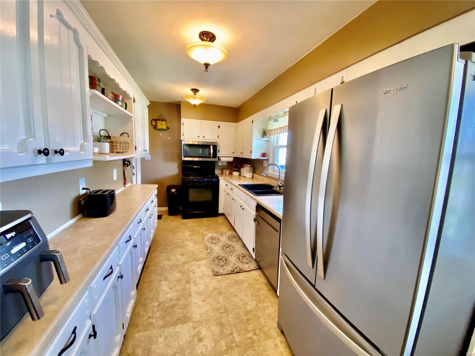 207 Edwin Street Brighton, IL 62012 - Photo 12 of 31 Gallery Image 12