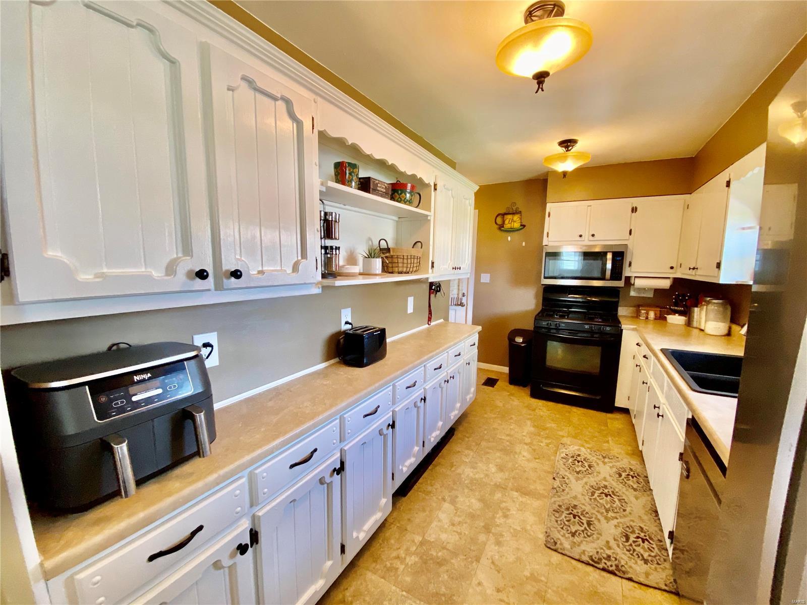 207 Edwin Street Brighton, IL 62012 - Photo 8 of 31 Gallery Image 8