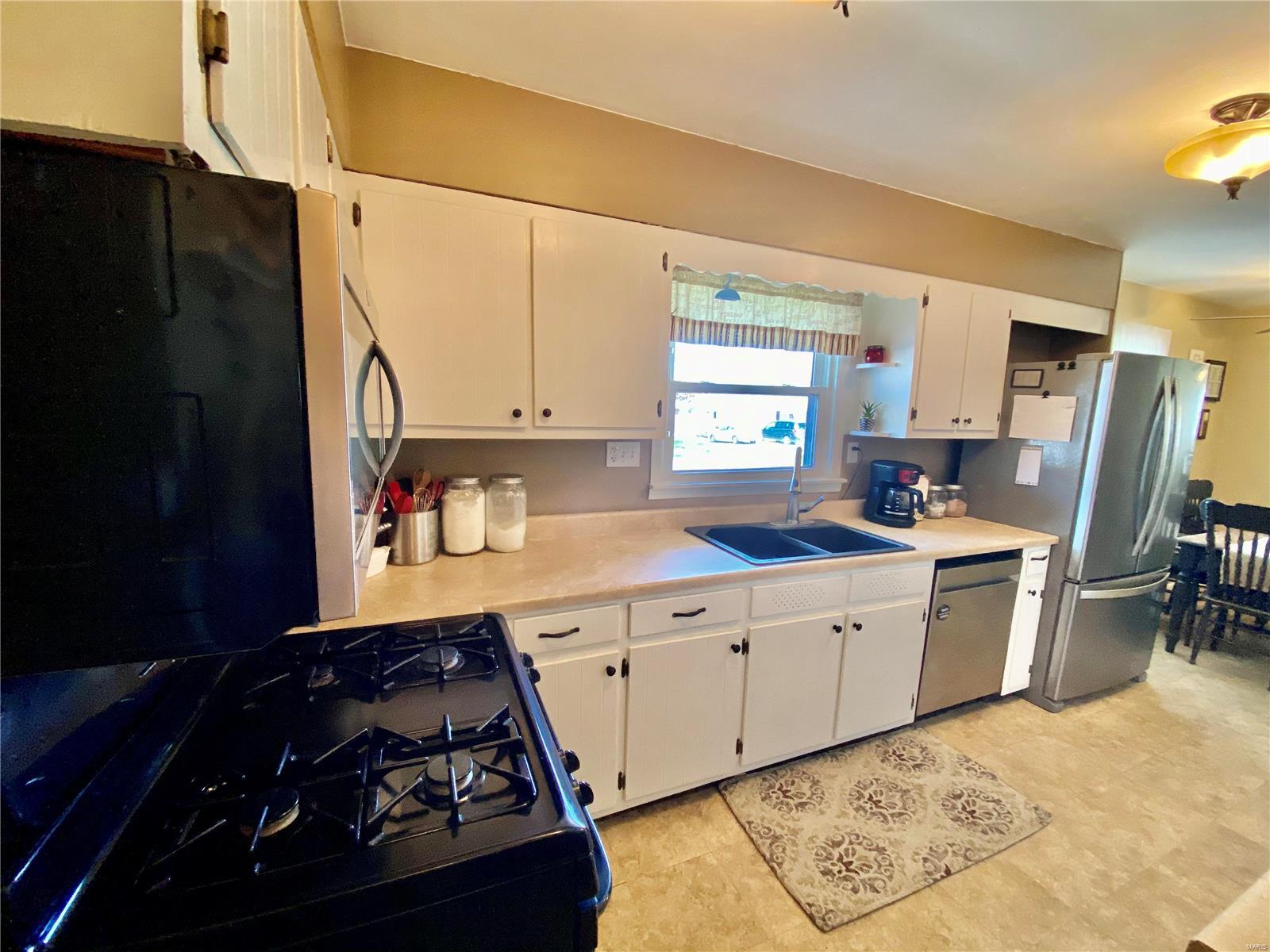 207 Edwin Street Brighton, IL 62012 - Photo 10 of 31 Gallery Image 10