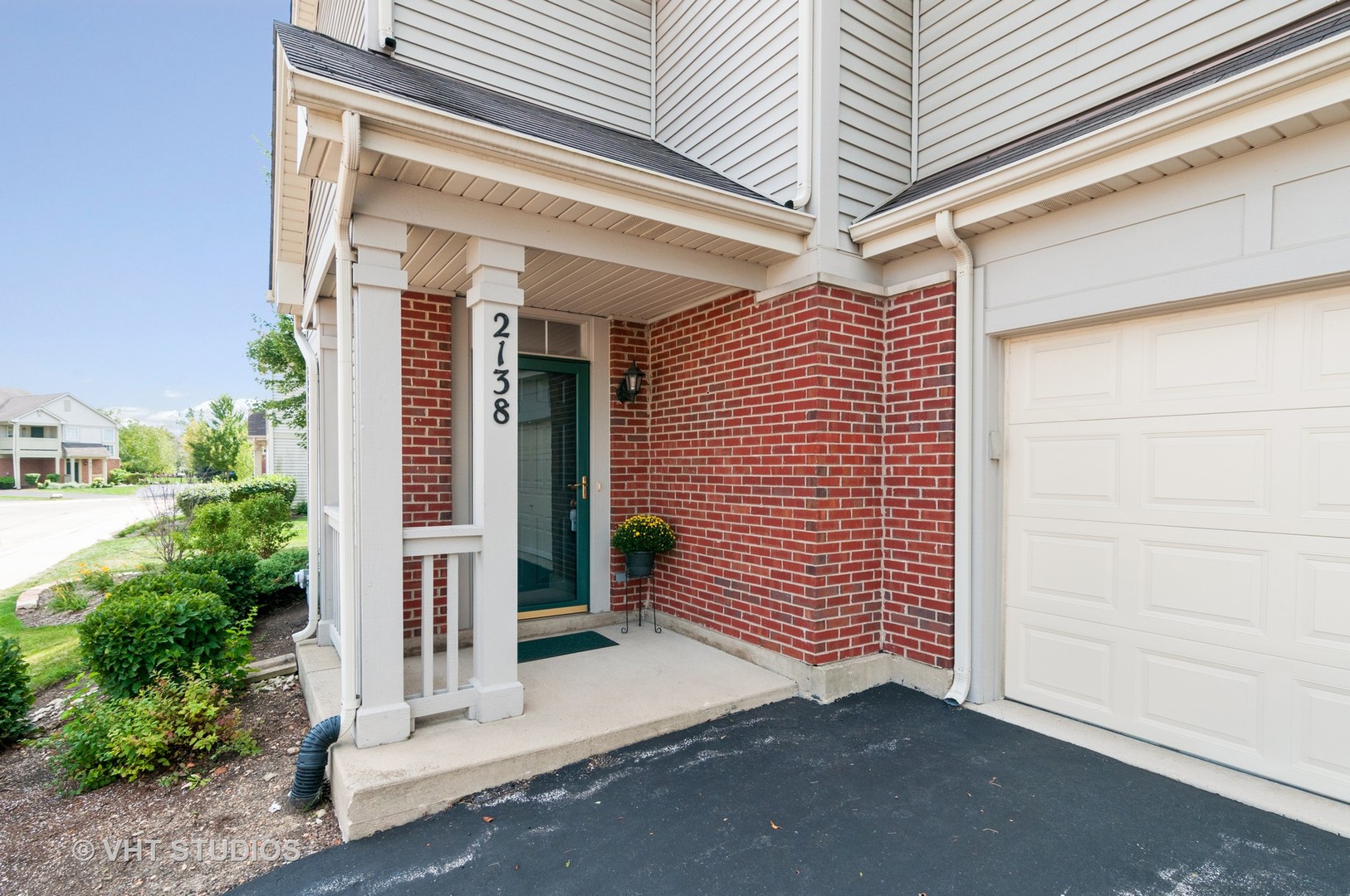 2138 Vanderbilt Drive, Unit 30 Geneva, IL 60134 - Photo 2 of 17