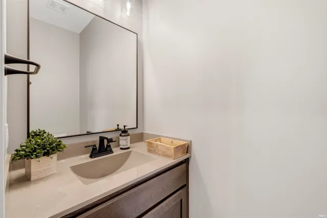 $615,000 | 17645 Monza Pass, Huntertown, IN 46748