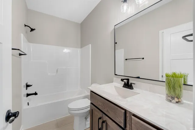 $615,000 | 17645 Monza Pass, Huntertown, IN 46748