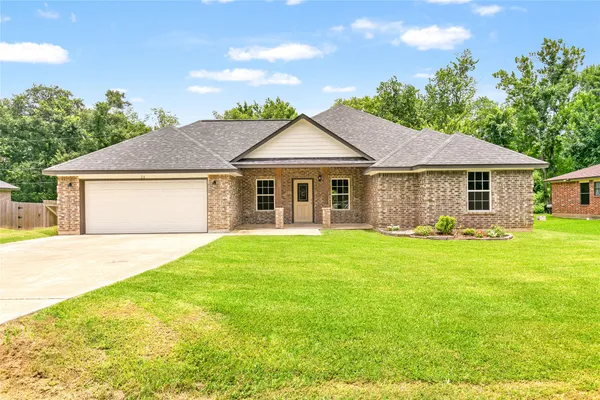 $279,900 | 26 Nelson Court, Jones Creek, TX 77541