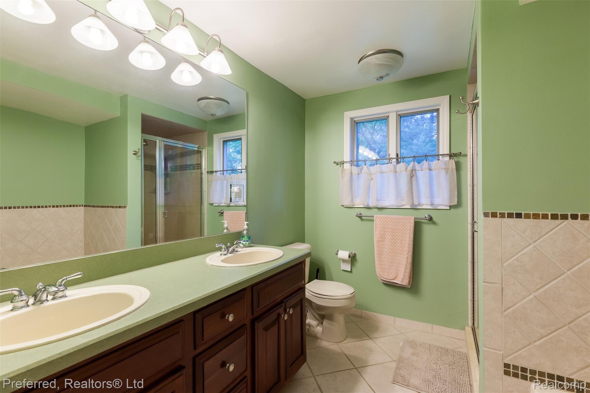 46959 Grasmere Road Northville, MI 48167 - Photo 13 of 19 LARGE FULL UPPER FULL BATH
