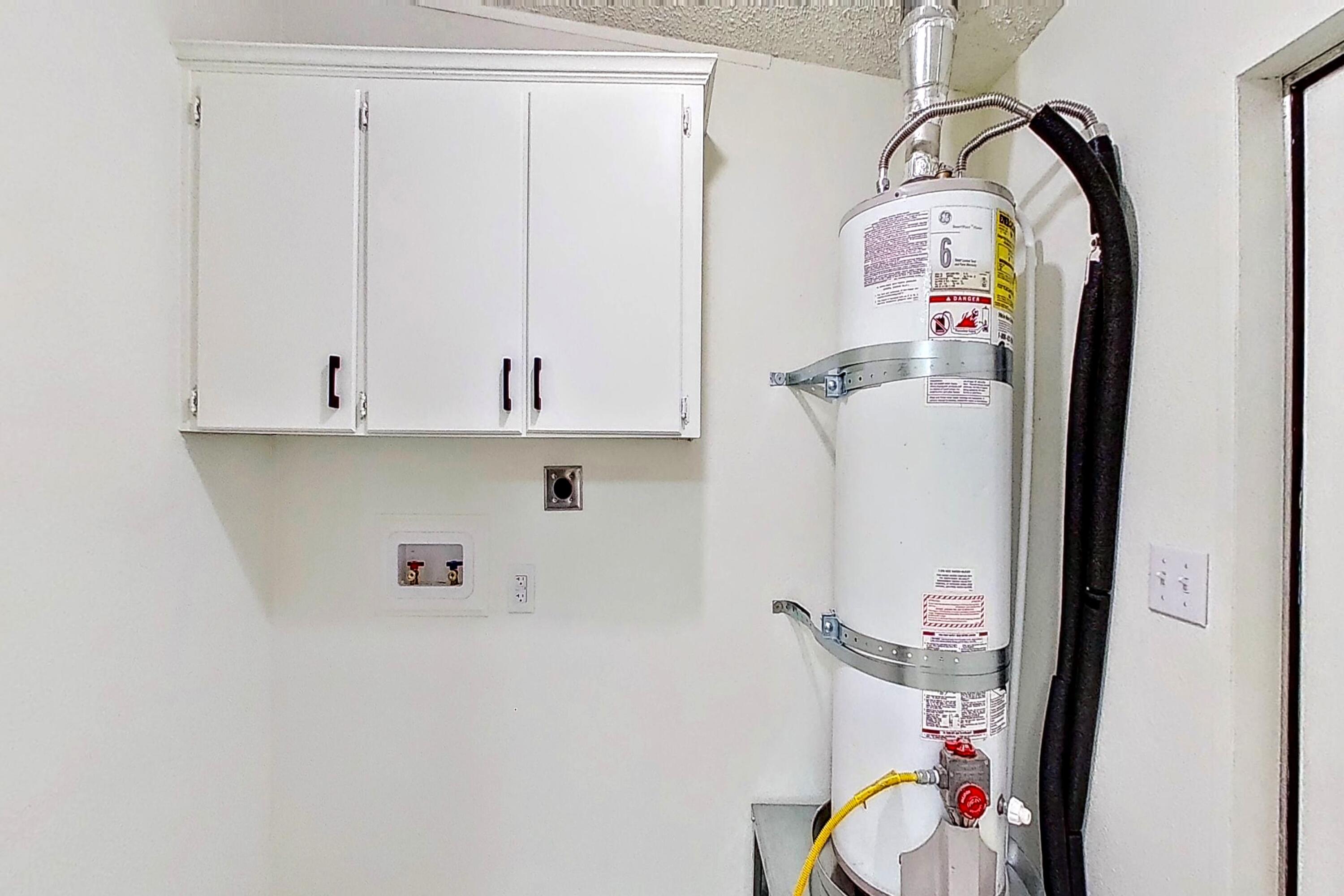 620 West Upjohn Avenue, Unit SPC 33 Ridgecrest, CA 93555 - Photo 13 of 46 laudry room