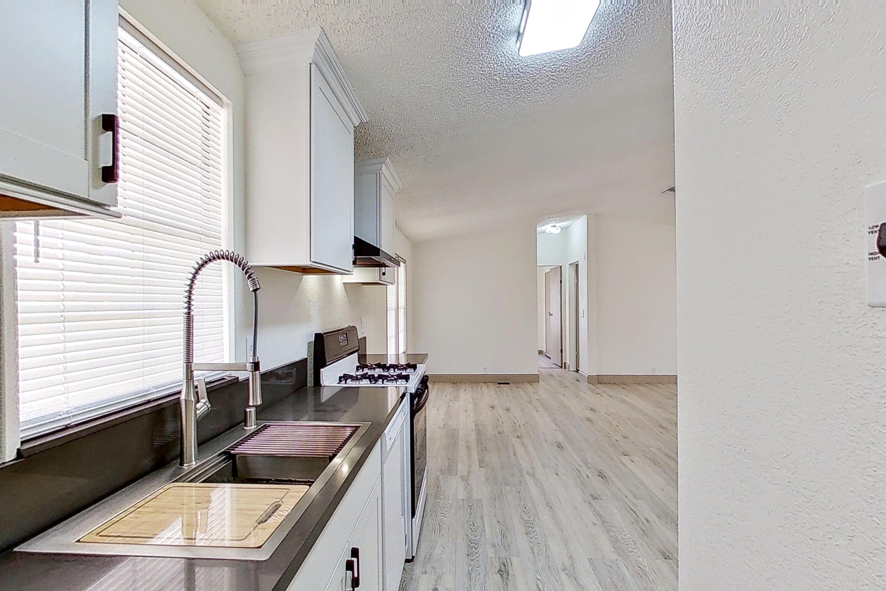 620 West Upjohn Avenue, Unit SPC 33 Ridgecrest, CA 93555 - Photo 16 of 46 kitchen 4