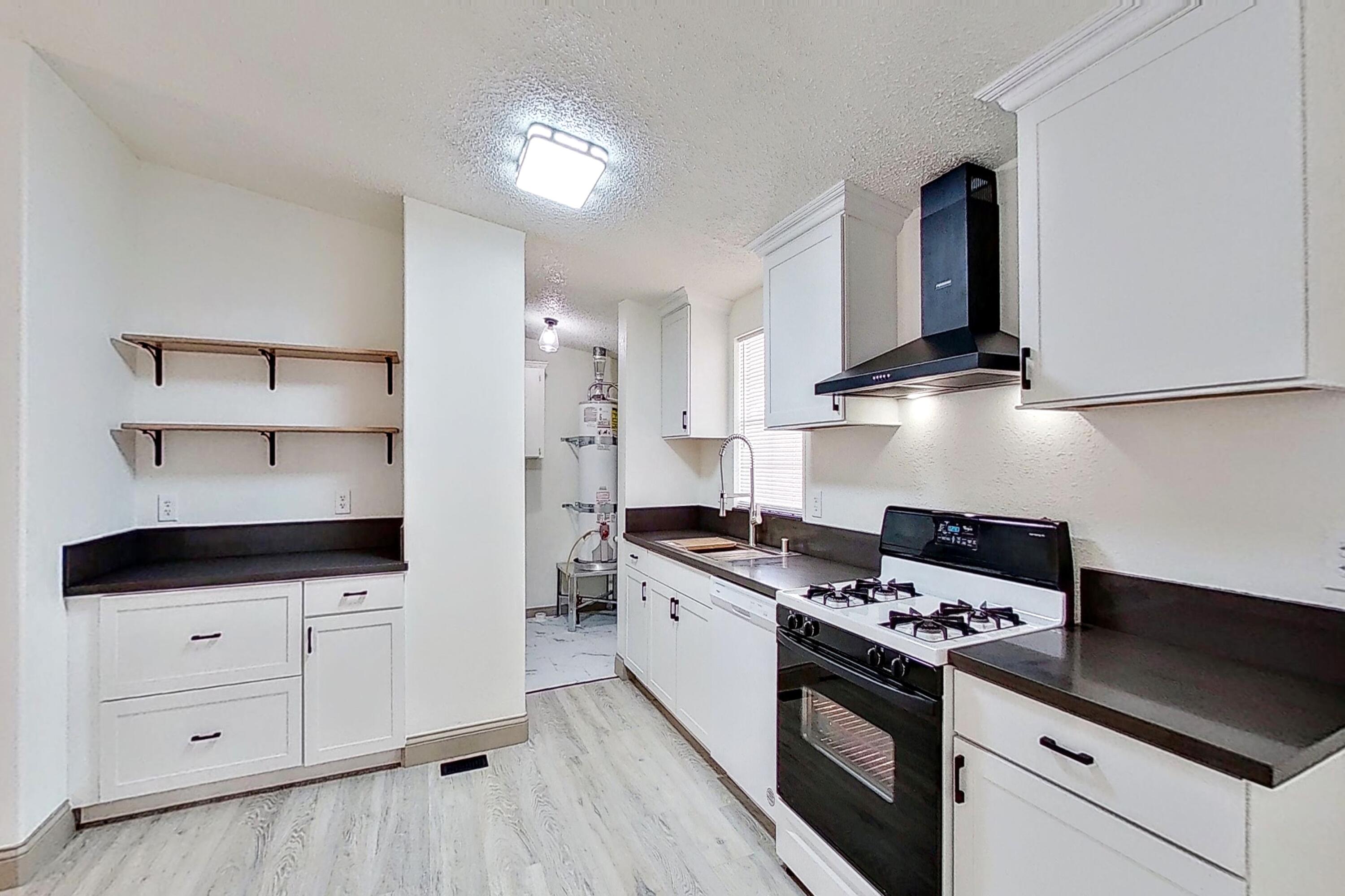 620 West Upjohn Avenue, Unit SPC 33 Ridgecrest, CA 93555 - Photo 17 of 46 kitchen