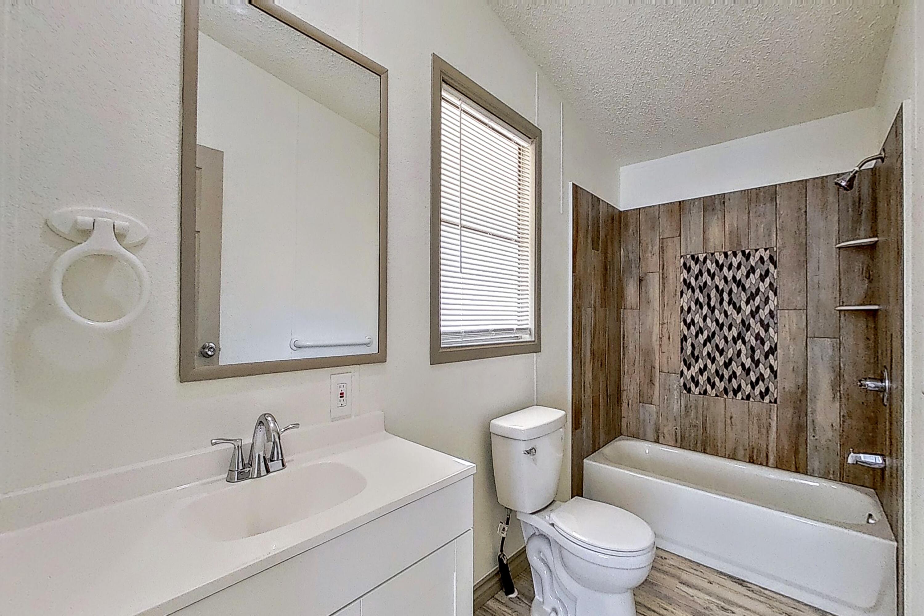 620 West Upjohn Avenue, Unit SPC 33 Ridgecrest, CA 93555 - Photo 5 of 46 master bathroom