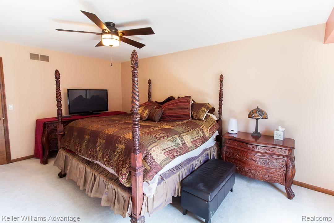 991 Dressler Lane Rochester, MI 48307 - Photo 14 of 36 DresslerLn_991_MasterBed_02.jpg