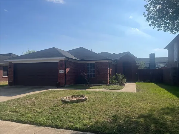 $2,295 | 1825 Kingsbrook Trail, Fort Worth, TX 76120