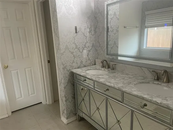 $2,295 | 1825 Kingsbrook Trail, Fort Worth, TX 76120