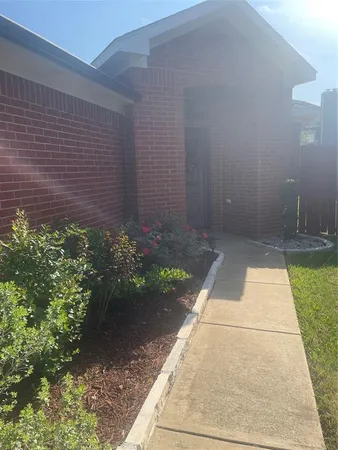 $2,295 | 1825 Kingsbrook Trail, Fort Worth, TX 76120