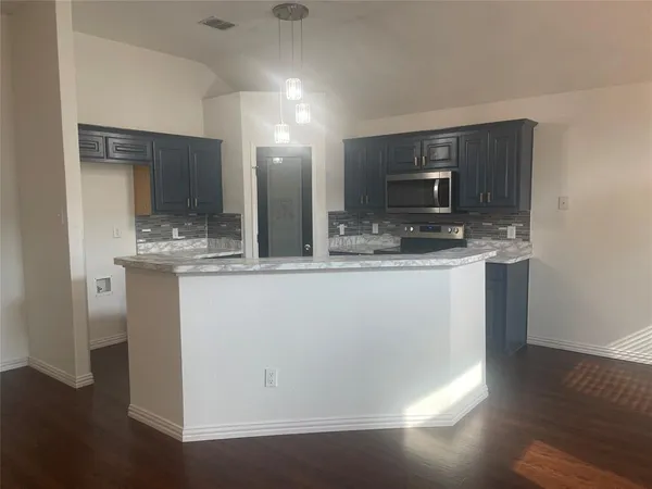 $2,295 | 1825 Kingsbrook Trail, Fort Worth, TX 76120