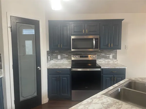 $2,295 | 1825 Kingsbrook Trail, Fort Worth, TX 76120