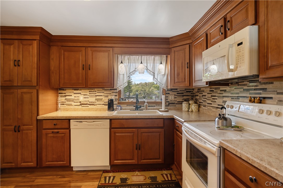 7 Lark Path Clay, NY 13090 - Photo 13 of 38