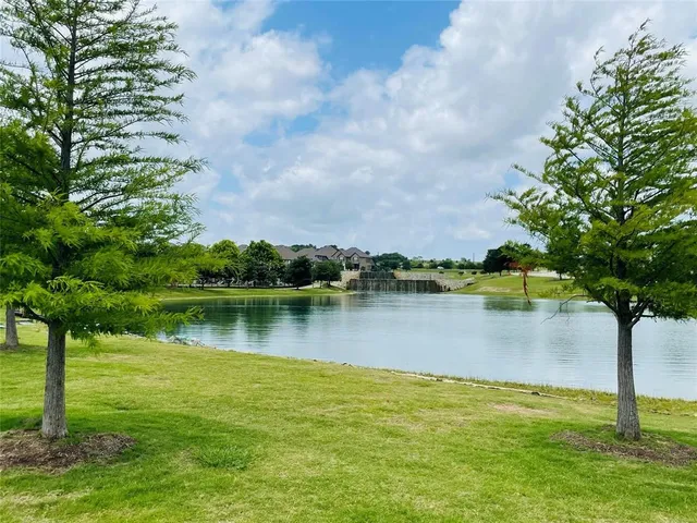 $399,000 | 208 Mineral Point Drive, Aledo, TX 76008
