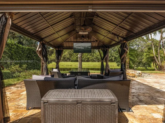 $2,500,000 | 12995 Southwest 40 Street, Davie, FL 33330