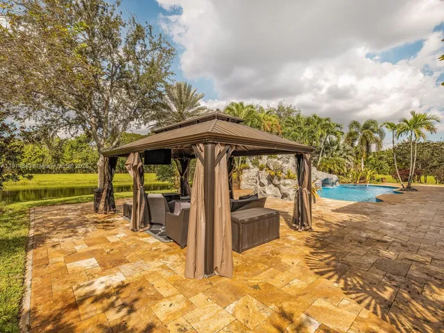 $2,500,000 | 12995 Southwest 40 Street, Davie, FL 33330