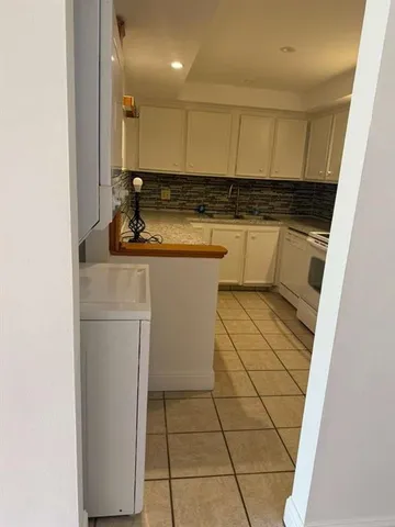 $2,000 | 733 Southeast 1st Way, Unit 104, Deerfield Beach, FL 33441