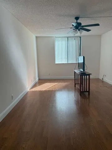 $2,000 | 733 Southeast 1st Way, Unit 104, Deerfield Beach, FL 33441